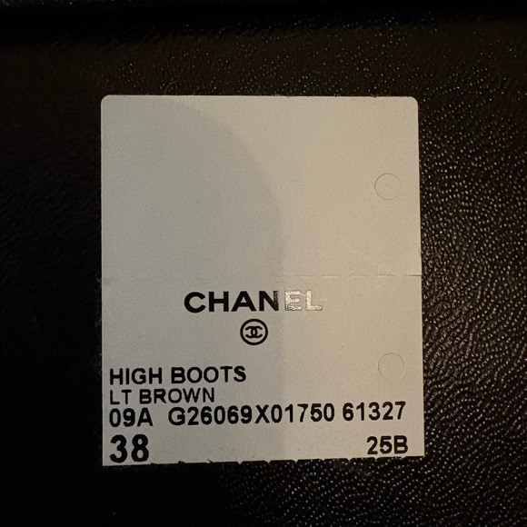 CHANEL CC CLAIR LEATHER TALL RIDING BOOTS sz 38 pre loved - Picture 3 of 16